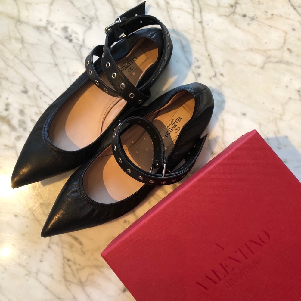 🍸Valentino Black Love Latch Leather Ballet Flats